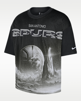 San Antonio Spurs Courtside Men's Nike NBA Boxy T-Shirt. Nike IL